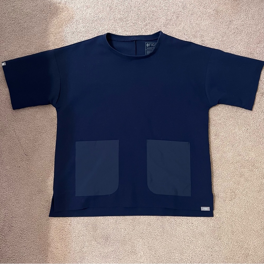 FIGS Double Pocket Scrub Top | Navy | Women’s Medium
